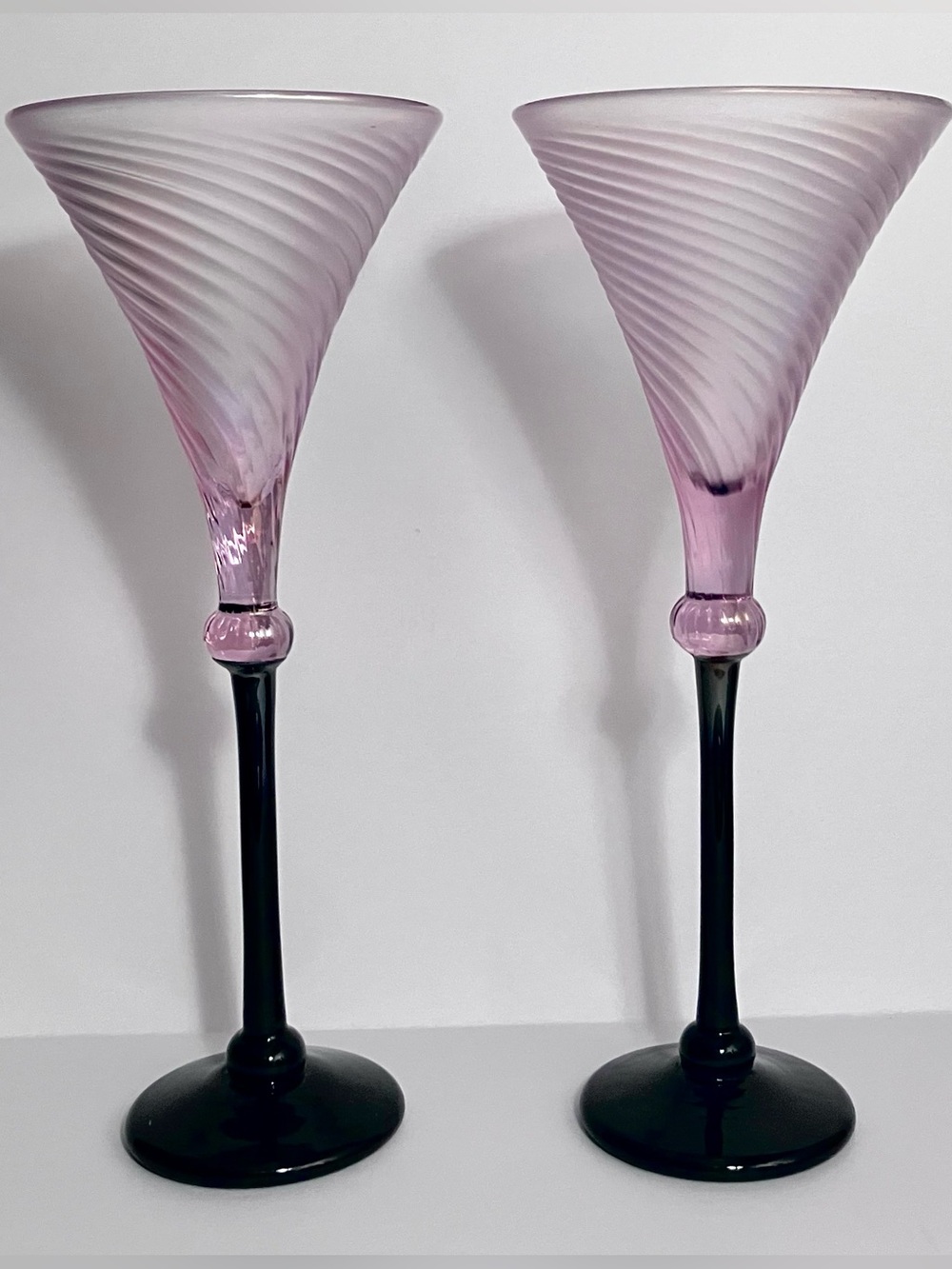 2 Rare RICK STRINI Optic Champagne Glasses / FROSTED PINK With Black Stems, Maui